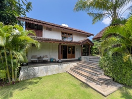  VILLA KAYU CUPEK 