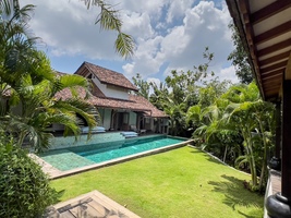  VILLA KAYU CUPEK 