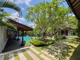  VILLA KAYU CUPEK 