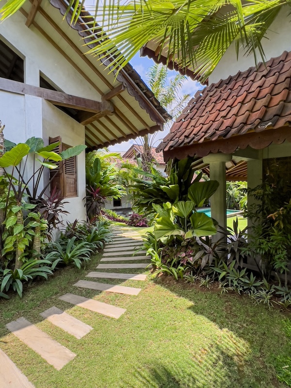  VILLA KAYU CUPEK 